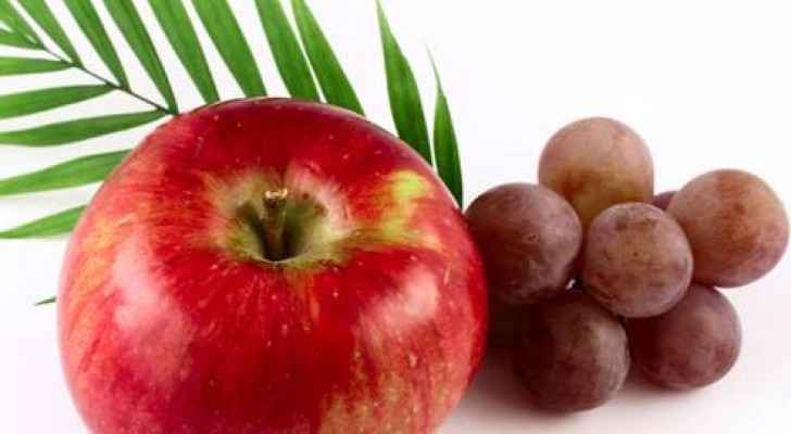نتيجة بحث الصور عن العنب مقابل التفاح