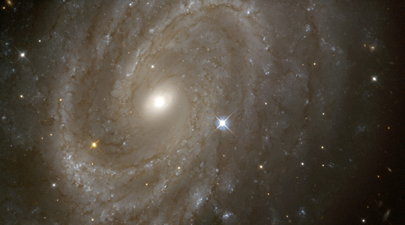 تبدو المجرات ثابتة ، فلماذا يقول العلماء إنها تدور؟