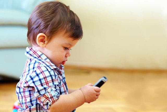 كيفية حماية الأطفال من إشعاع الهاتف المحمول