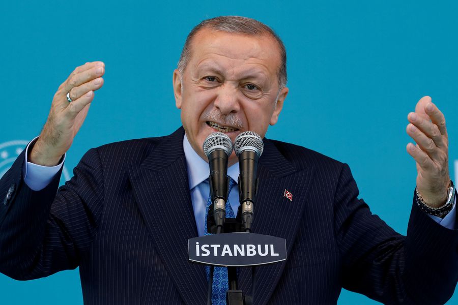 يعيش أردوغان ، “سلطان تركيا” ، أكثر لحظاته أهمية