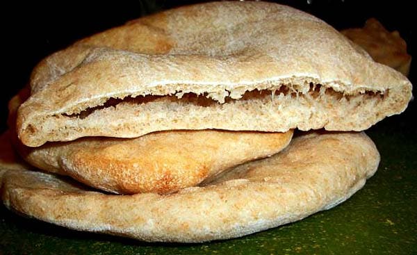 خبز عربي ، خبز عربي ، حمص ، حمص ، باذنجان