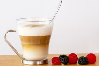 كوكتيل مكسرات محمصة ساخنة