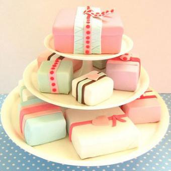 كب كيك مربع هدية