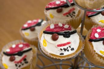 https://cf.ltkcdn.net/cake-decorating/images/slide/112633-849x565-Pirate-Cupcakes.jpg