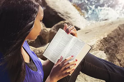 كيف تتأمل باستخدام الكتاب المقدس