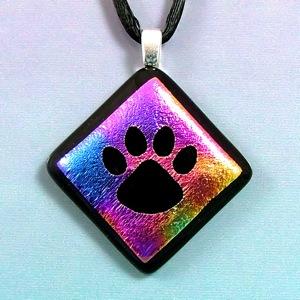 قلادة القط مخلب