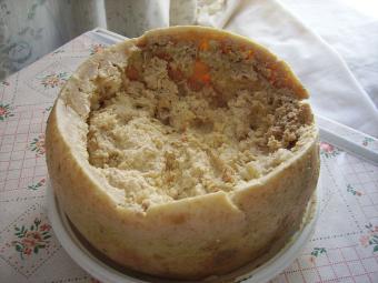 https://cf.ltkcdn.net/gourmet/images/slide/191388-850x638-Casu_Marzu_cheese.jpg