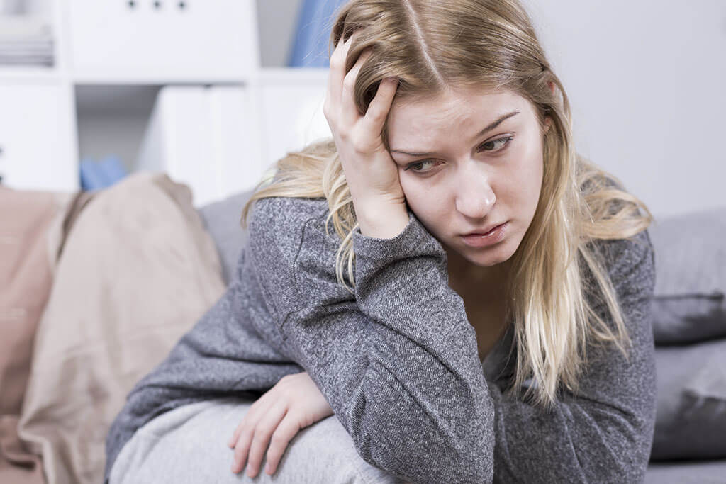 القلق يسبب وخز في الرأس.