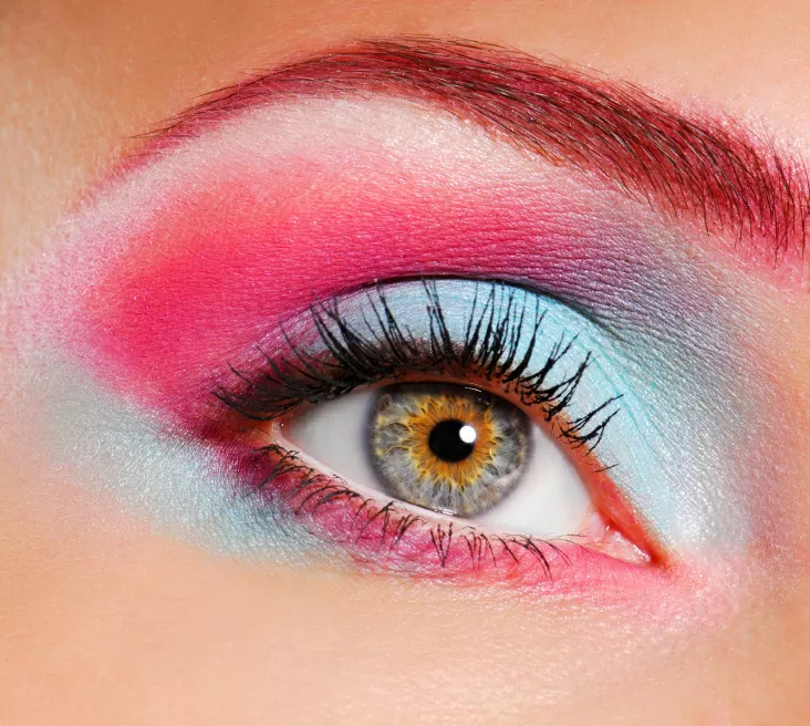 أمثلة على ماكياج العيون الفلورية الساطعة