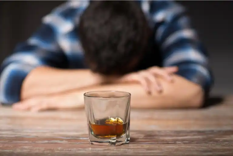Drunkorexia: توقف عن الأكل وشرب الكحوليات