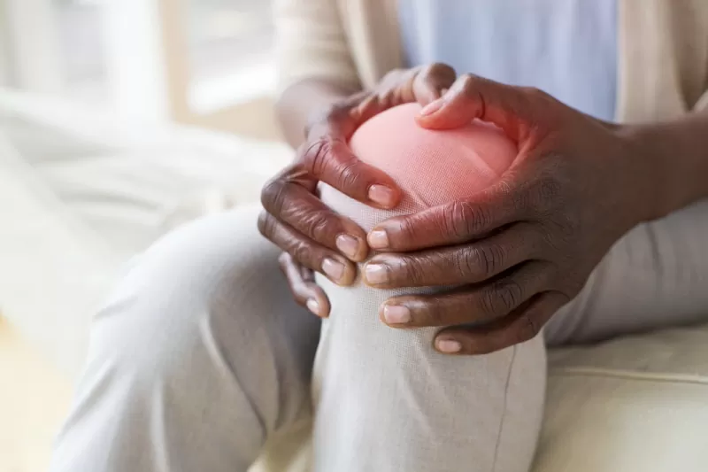 أفضل معدات التمرين للركبة المصابة بالتهاب المفاصل