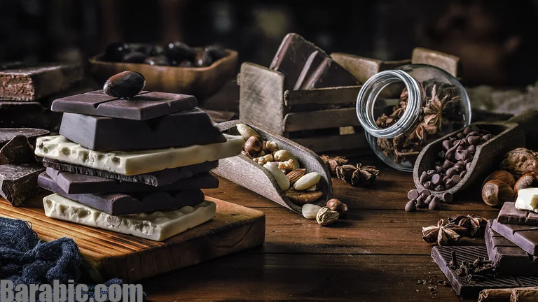 كلما كانت الشوكولاتة أغمق ، زادت نسبة الكاكاو ، وربما المزيد من الفلافونول ، فهي تحتوي على (Getty Images)