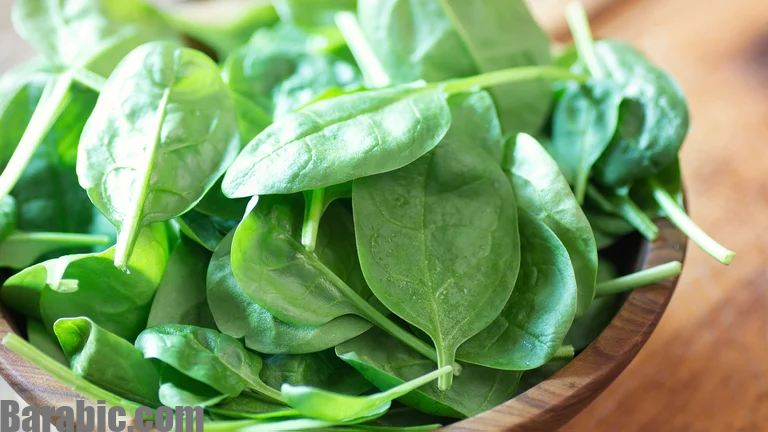 من بين مركبات الفلافونول ، كان للكايمبفيرول الموجود في الخضار الورقية الخضراء واللفت والشاي أكبر فائدة بين المشاركين في الدراسة (Istock)