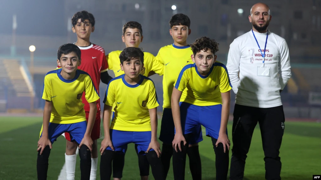 أطفال في إدلب السورية يقيمون بطولة كأس العالم الخاصة بهم