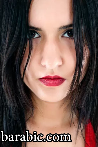 تسريحة شعر متوسطة الطول