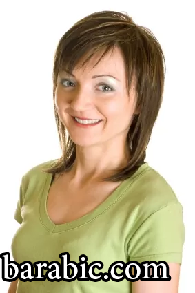 شعر بطبقات مستقيمة مع غرة جانبية