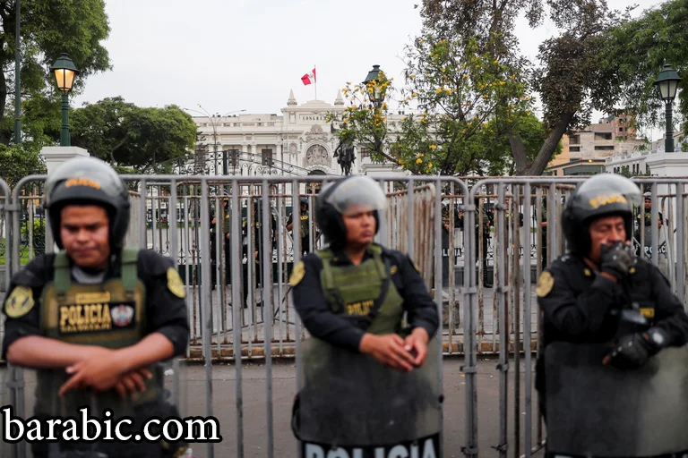 أعلنت دينا بولوارتي عن تقدم الانتخابات العامة وسط موجة الاحتجاجات ضد إدارتها. (رويترز/سيباستيان كاستانيدا)