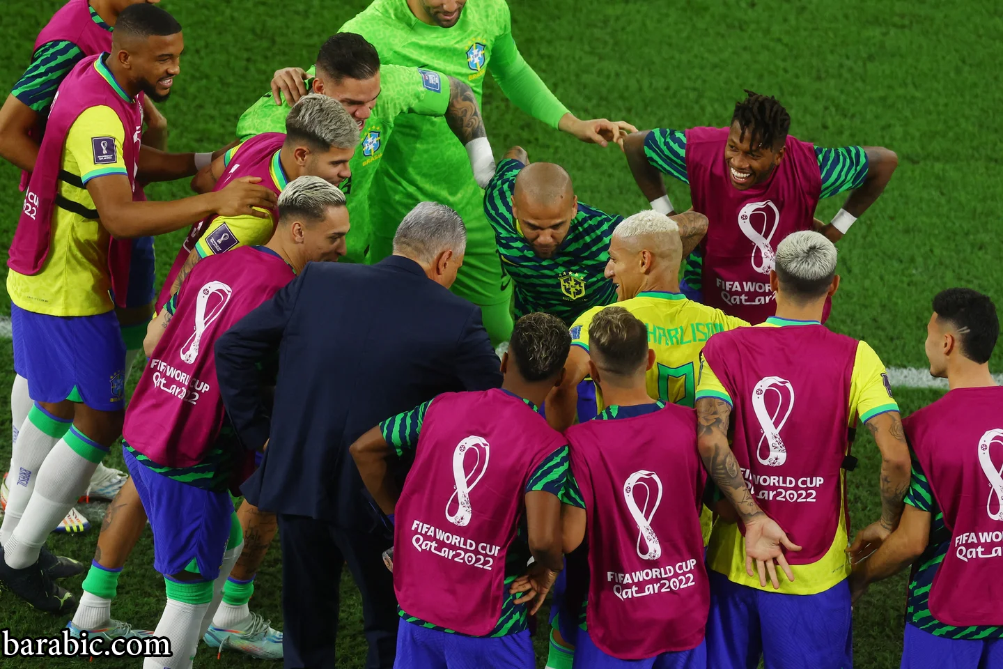 رقصة تيتي مع لاعبي البرازيل