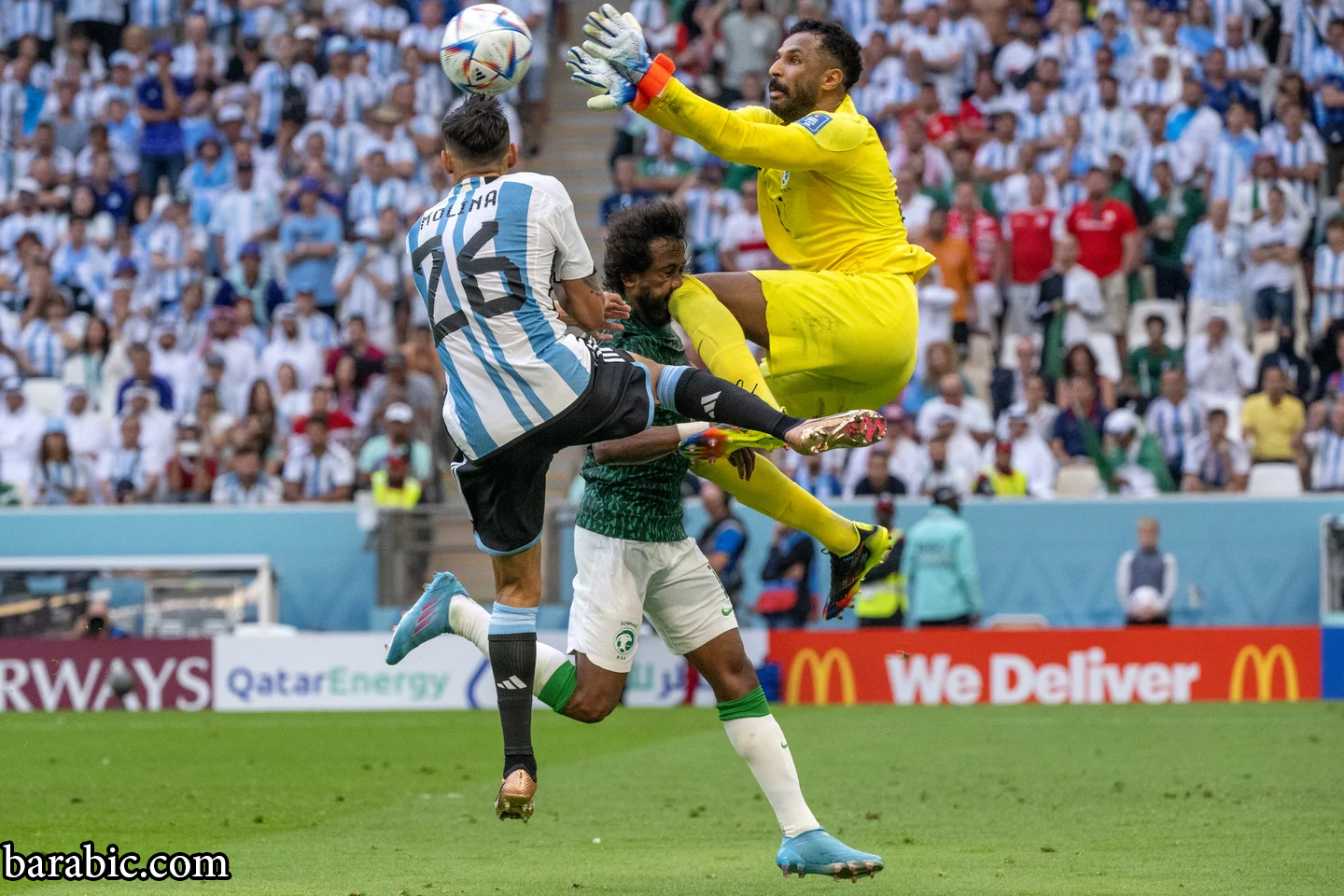 اصطدم المدافع العربي ياسر الشهراني مع حارس المرمى محمد العويس وغاب عن بقية مباريات كأس العالم