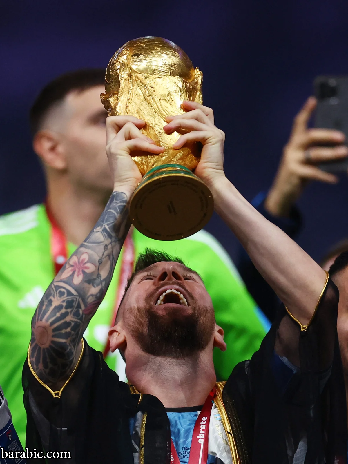 ليونيل ميسي مع كأس العالم الذي طال انتظاره