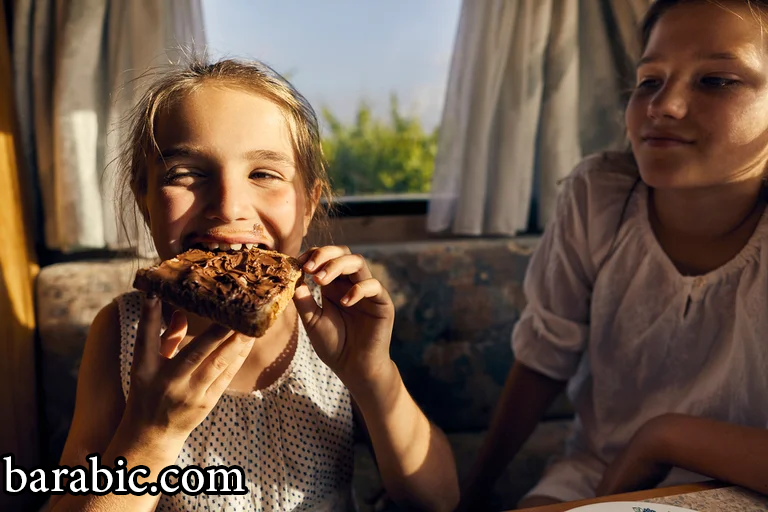 يمكن أن تكون احتفالات ليلة رأس السنة مناسبة جيدة لدمج عادة تناول الفول السوداني والمكسرات (الجوز واللوز والبندق والفستق) والفواكه المجففة (الزبيب والعنب البري) (غيتي)