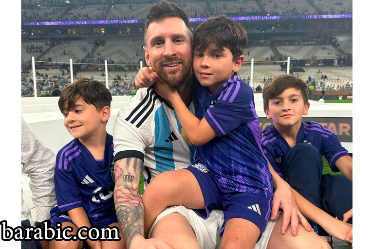 ميسي مع أطفاله الثلاثة بعد التكريس في قطر (@antonelaroccuzzo)