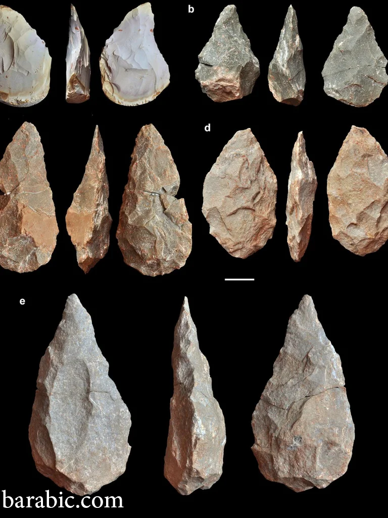 تم العثور على أدوات في ليسبوس وميلوس وناكسوس - وهي جزر بحر إيجة - مرتبطة بأسلوب Acheulean ، الذي تم تطويره منذ حوالي 1.76 مليون سنة في إفريقيا وآسيا. رولف كوام
