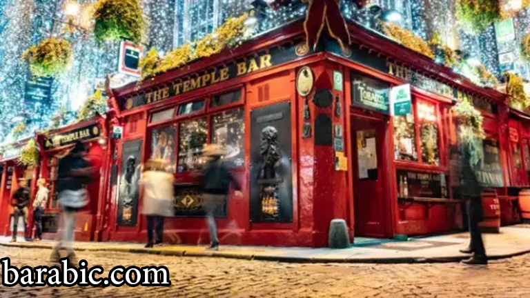 الجولة التقليدية ل 12 حانة في دبلن هي فكرة مستوحاة من أغنية "The Twelve Days of Christmas" وهي واحدة من أنشطة عيد الميلاد الأيرلندية التي تجمع المزيد من المتابعين