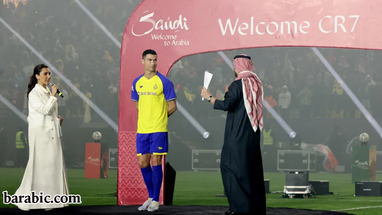 العرض الرسمي لكريستيانو رونالدو في ملعب مرسول بارك حيث يلعب النصر. (رويترز/أحمد يسري)