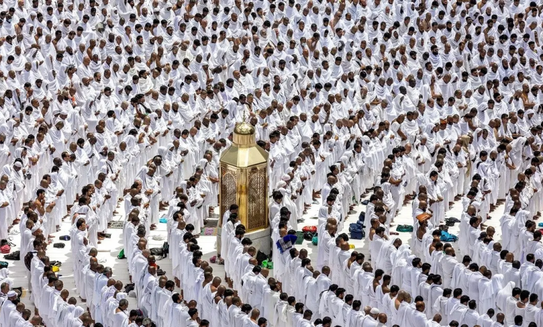 وزارة سعودية تنصح المعتمرين بعدم حمل مبالغ نقدية كبيرة وتحذر من الاحتيال