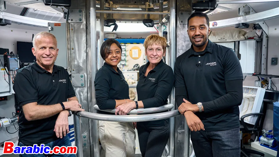 أعضاء طاقم أكسيوم آكس-2 برايم، من اليسار إلى اليمين: جون شوفنر، ريانة برناوي، بيغي ويتسون، وعلي القرني، سيطلقون على متن صاروخ سبيس إكس فالكون 9 ومركبة دراغون الفضائية إلى محطة الفضاء الدولية. تصوير شترستوك