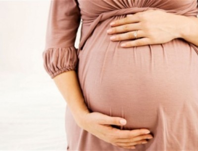 الأسباب الشائعة وكيفية تخفيف المغص في الحمل