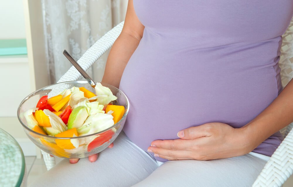 لتناول الطعام خلال فترة الحمل، واتخاذ 5 قطع من الفاكهة