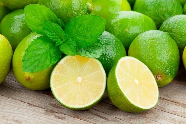 10 الفواكه التي تفقد الوزن والسعرات الحرارية الخاصة بهم 10 الفواكه التي تفقد الوزن والسعرات الحرارية الخاصة بهم