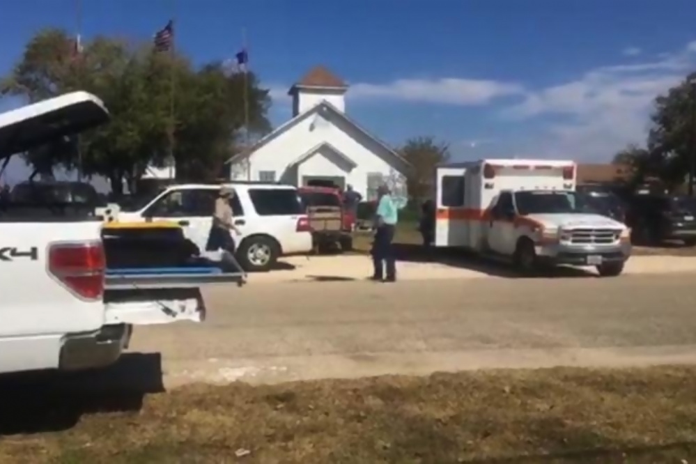 هجوم جديد في الولايات المتحدة: ما لا يقل عن 27 قتيلا في اطلاق النار كنيسة (فيديو)