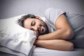 فوائد النوم لتخفيف الوزن