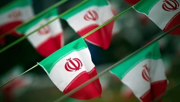 إيران تحظر الدولار الأمريكي في الأنشطة التجارية لضرب العقوبات