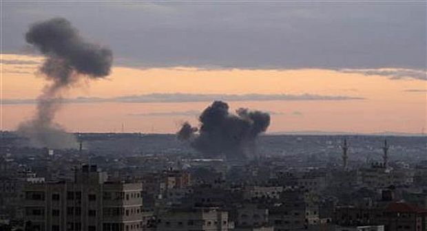 شنت إسرائيل ضربات جوية علي غزة.. كما تدعو حماس للانتفاضة الجماهيرية الثالثة