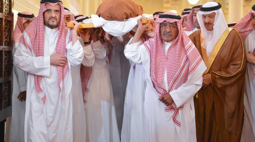 الملك سلمان، الأمير مقرن يتلقى التعازي بعد وفاة الأمير منصور بن مقرن