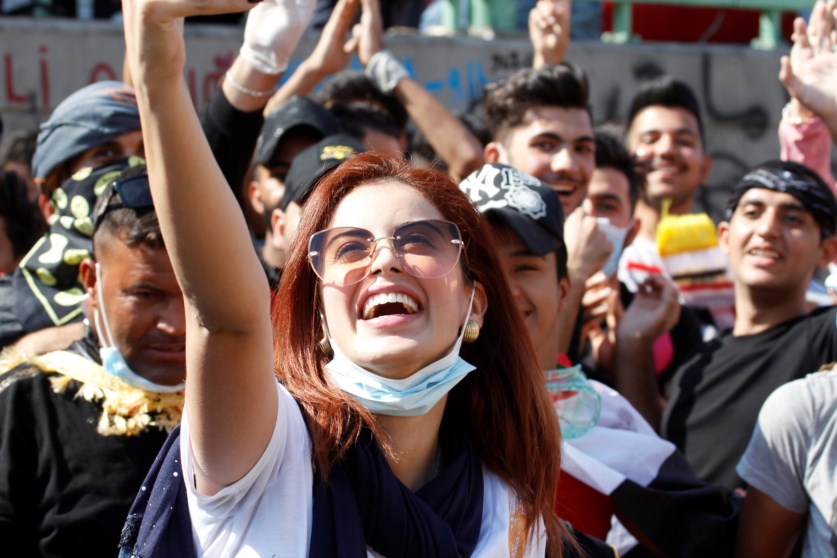 في أكبر مظاهرة منذ سقوط صدام ، العراقيون يطالبون بثورة