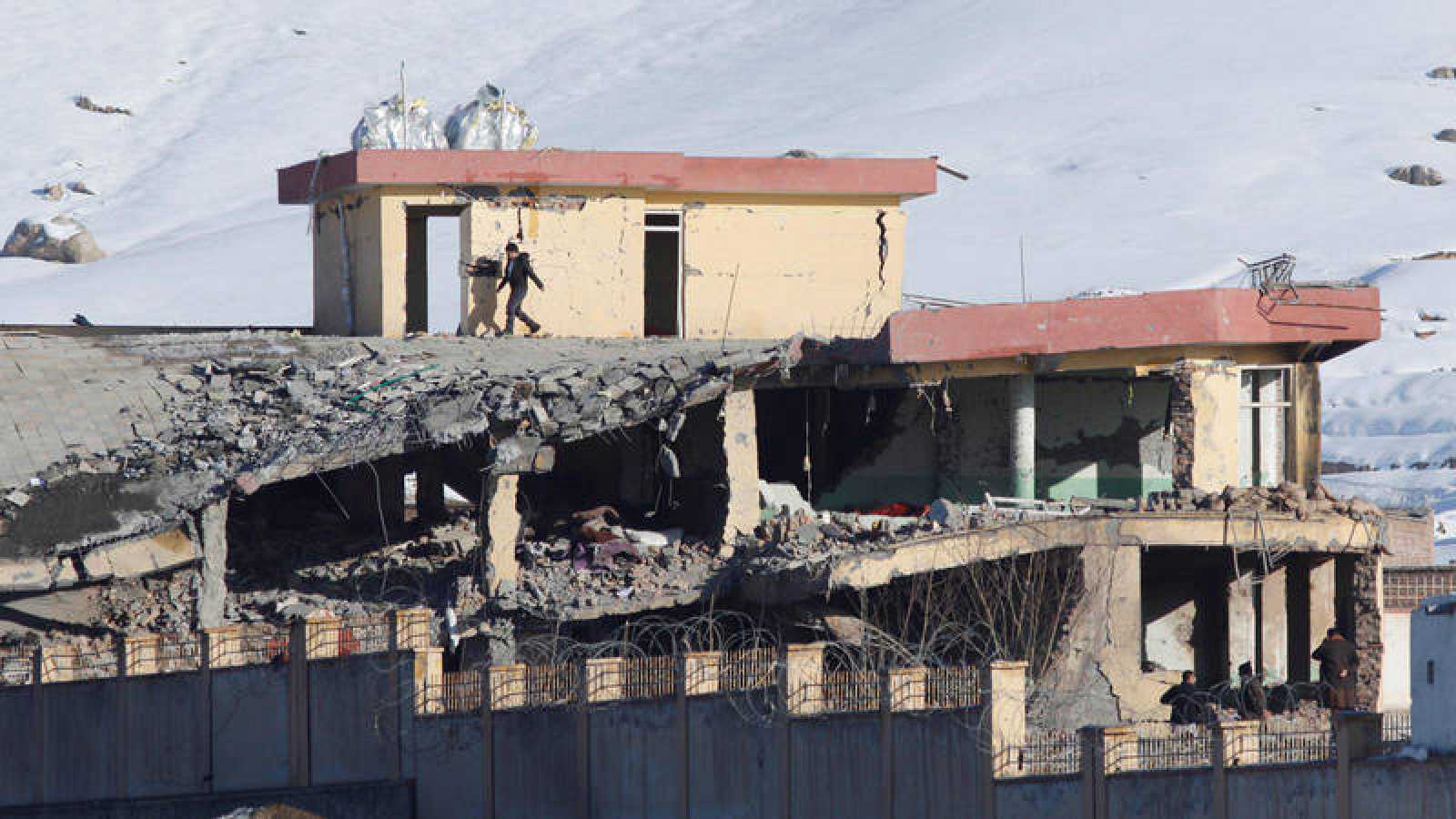 أفغانستان قتل مائة عميل أفغاني في هجوم لطالبان على قاعدة المخابرات