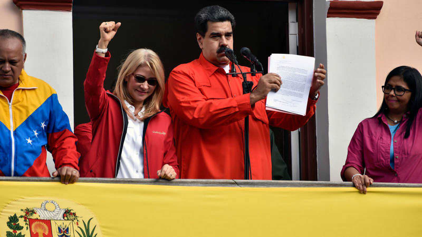 فنزويلا يقطع مادورو العلاقات مع الولايات المتحدة ويستدعي الجيش الفنزويلي ليظل متحداً